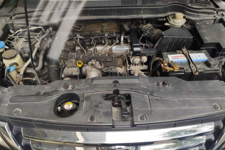 Used Haval H6 2011 Green Silence 2.0T Manual Two-Wheel Drive Elite Model Engine Bay