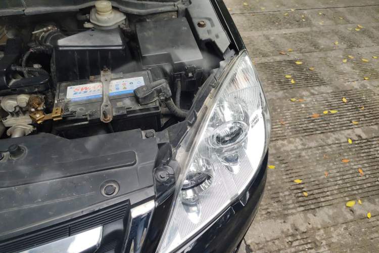 Used Haval H6 2011 Green Silence 2.0T Manual Two-Wheel Drive Elite Model Engine Bay Left