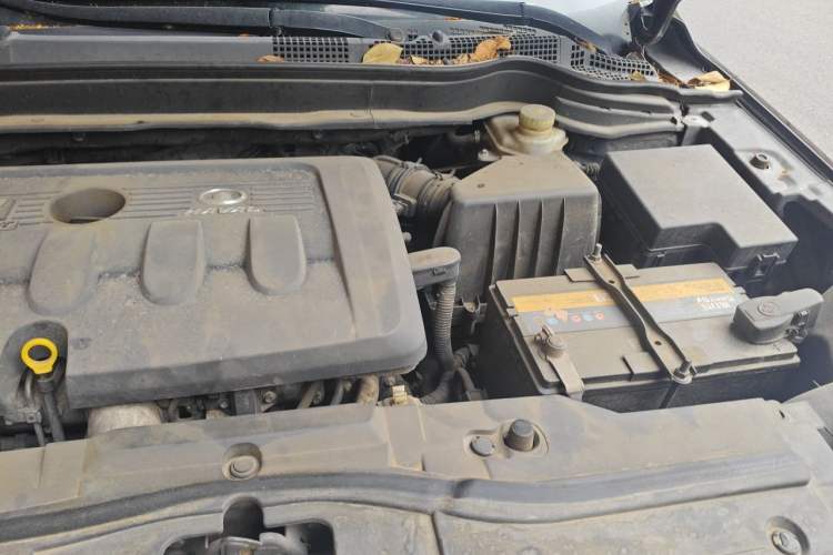 Used Haval H6 2011 Green Silence 2.0T Manual Two-Wheel Drive Elite Model Engine Bay Left