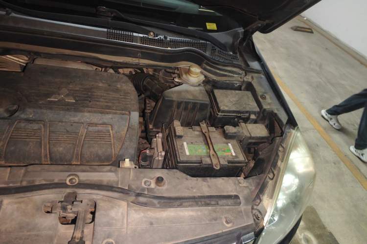 Used Haval H6 2011 2.0L Manual Two-Wheel Drive Elite Version Engine Bay Left