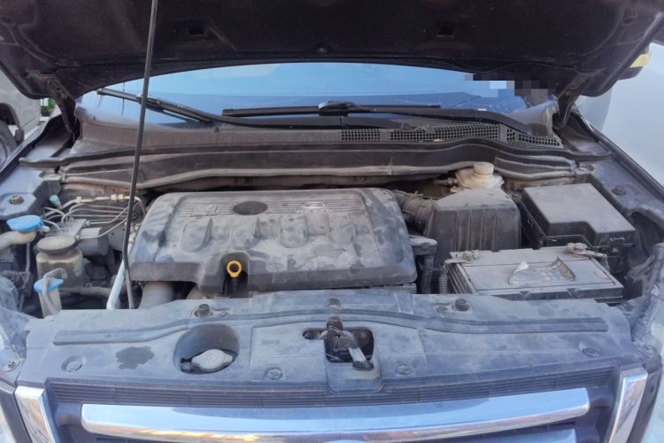 Used Haval H6 2011 Green Silence 2.0T Manual Two-Wheel Drive Urban Model Engine Bay