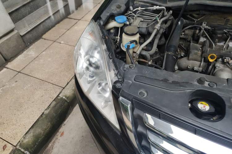 Used Haval H6 2011 Green Silence 2.0T Manual Two-Wheel Drive Elite Model Engine Bay Right