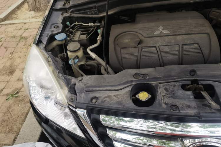 Used Haval H6 2011 2.0L Manual Two-Wheel Drive Elite Version Engine Bay Right
