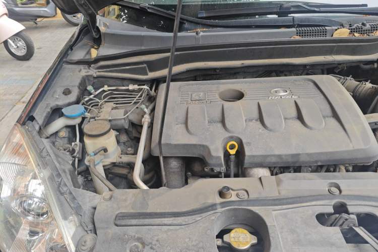 Used Haval H6 2011 Green Silence 2.0T Manual Two-Wheel Drive Elite Model Engine Bay Right