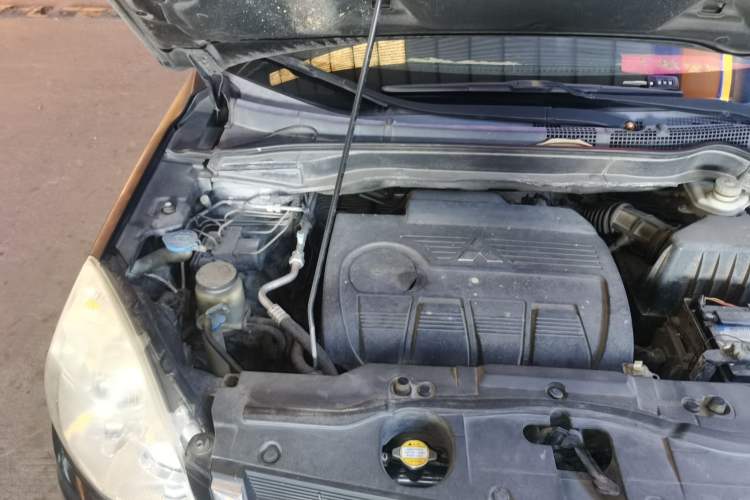 Used Haval H6 2011 2.0L Manual Two-Wheel Drive Elite Version Engine Bay Right