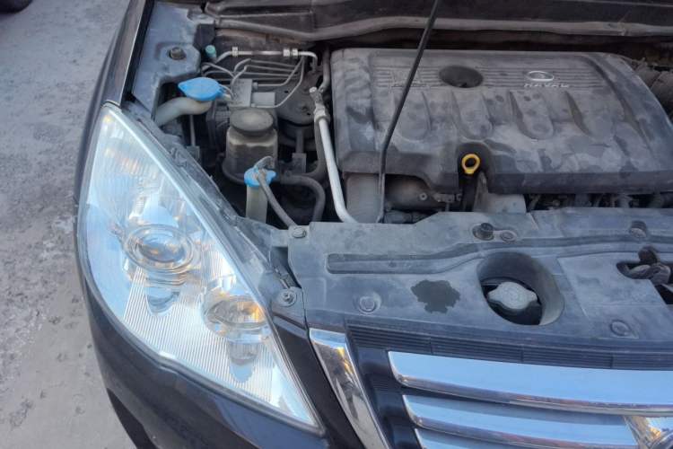Used Haval H6 2011 Green Silence 2.0T Manual Two-Wheel Drive Urban Model Engine Bay Right