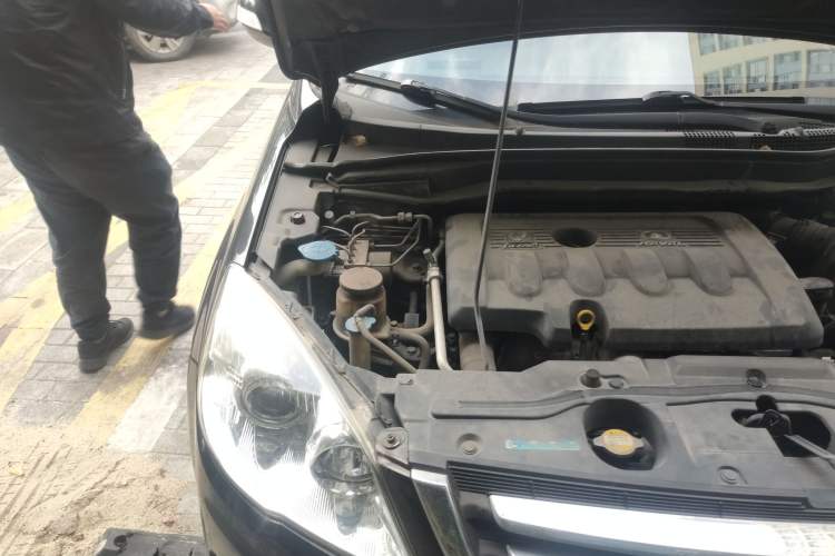 Used Haval H6 2011 Green Silence 2.0T Manual Two-Wheel Drive Elite Model Engine Bay Right