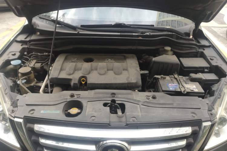 Used Haval H6 2011 Green Silence 2.0T Manual Two-Wheel Drive Elite Model Engine Bay