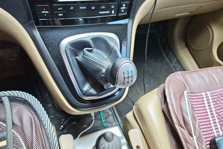 Used Haval H6 2011 2.0L Manual Two-Wheel Drive Elite Version Gear Lever