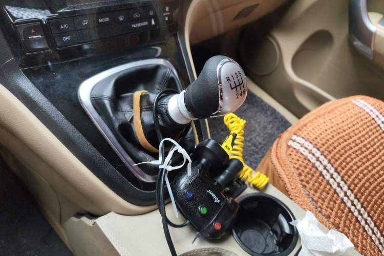 Used Haval H6 2011 Green Silence 2.0T Manual Two-Wheel Drive Elite Model Gear Lever