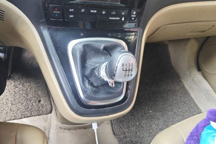 Used Haval H6 2011 Green Silence 2.0T Manual Two-Wheel Drive Elite Model Gear Lever