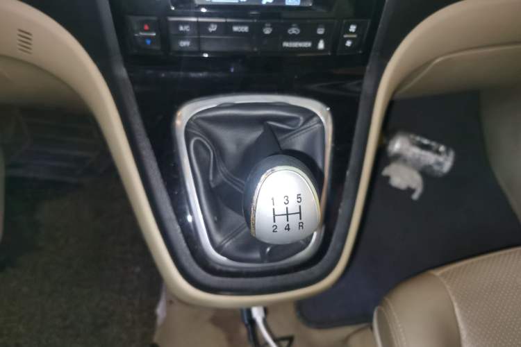 Used Haval H6 2011 2.0L Manual Two-Wheel Drive Elite Version Gear Lever