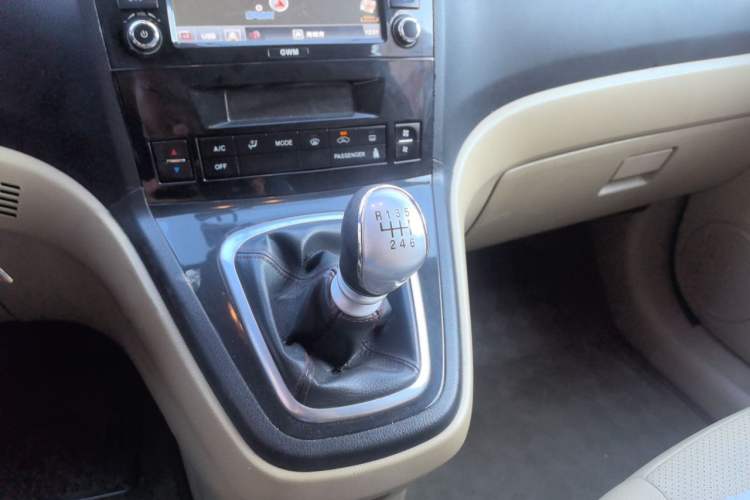 Used Haval H6 2011 Green Silence 2.0T Manual Two-Wheel Drive Urban Model Gear Lever