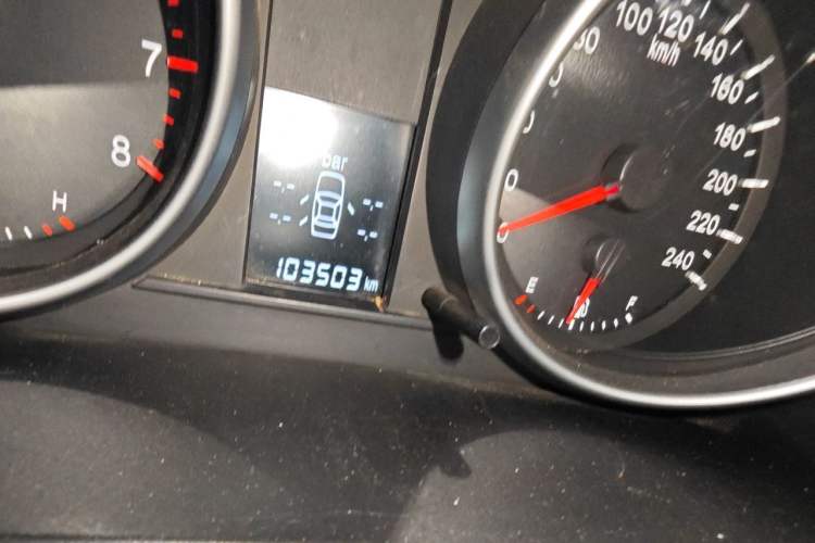 Used Haval H6 2011 2.0L Manual Two-Wheel Drive Elite Version Odometer Close Up