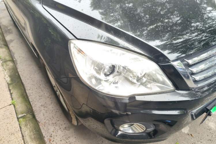 Used Haval H6 2011 Green Silence 2.0T Manual Two-Wheel Drive Elite Model Right Front Headlight