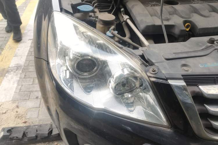 Used Haval H6 2011 Green Silence 2.0T Manual Two-Wheel Drive Elite Model Right Front Headlight