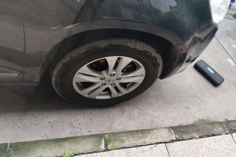 Used Haval H6 2011 Green Silence 2.0T Manual Two-Wheel Drive Elite Model Right Front Wheel Hub
