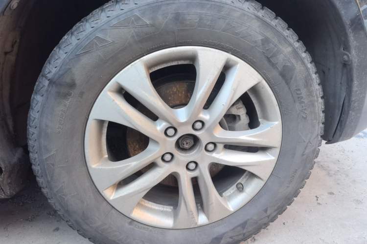 Used Haval H6 2011 Green Silence 2.0T Manual Two-Wheel Drive Urban Model Right Front Wheel Hub