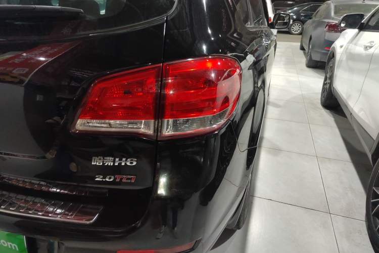 Used Haval H6 2011 Green Silence 2.0T Manual Two-Wheel Drive Elite Model Right Rear Taillight