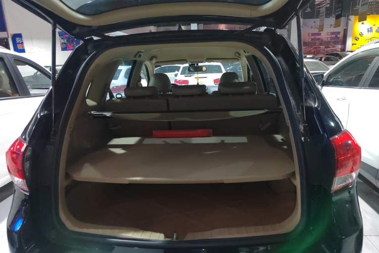 Used Haval H6 2011 Green Silence 2.0T Manual Two-Wheel Drive Elite Model Trunk