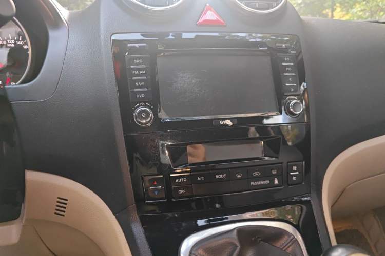 Used Haval H6 2011 2.0L Manual Two-Wheel-Drive Prestige Version Audio And AC Panel