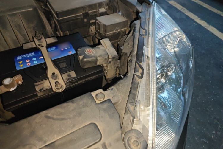 Used Haval H6 2011 2.0L Manual Two-Wheel-Drive Prestige Version Engine Bay Left