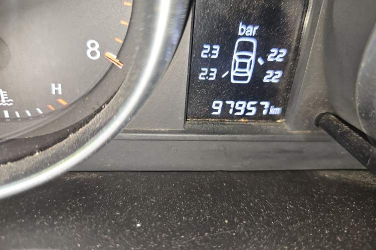 Used Haval H6 2011 2.0L Manual Two-Wheel Drive Urban Version Odometer Close Up