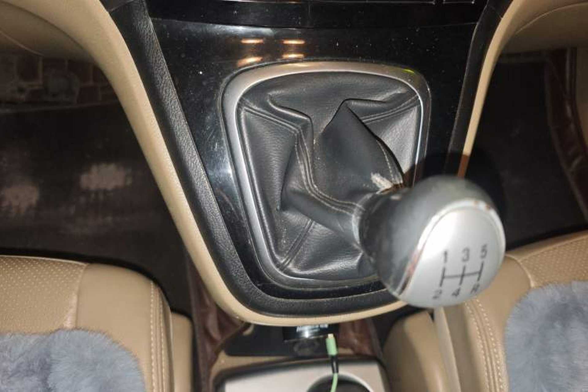 Used Haval H6 2011 2.0L Manual Two-Wheel Drive Elite Version Gear Lever