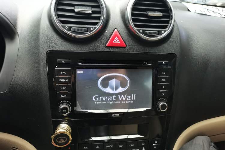 Used Haval H6 2011 Green Silence 2.0T Manual Two-Wheel Drive Elite Model Audio And AC Panel