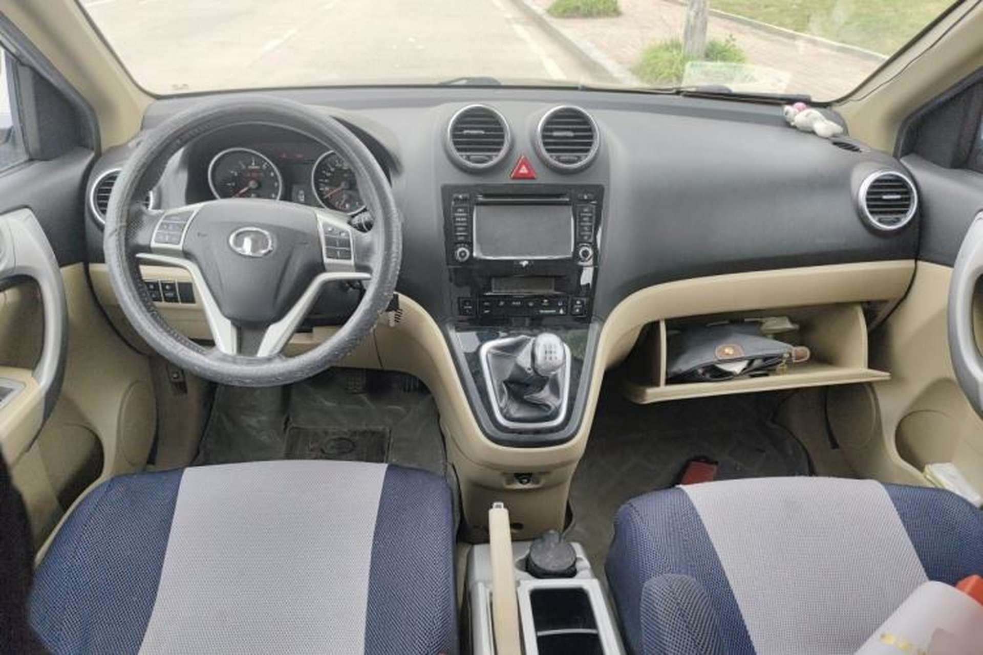 Used Haval H6 2011 2.0L Manual Two-Wheel Drive Elite Version Center Console