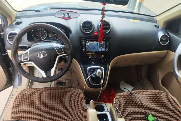 Used Haval H6 2011 2.0L Manual Two-Wheel Drive Elite Version Center Console