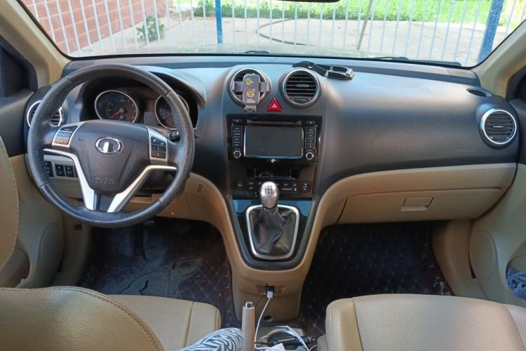 Used Haval H6 2011 2.0L Manual Two-Wheel Drive Elite Version Center Console