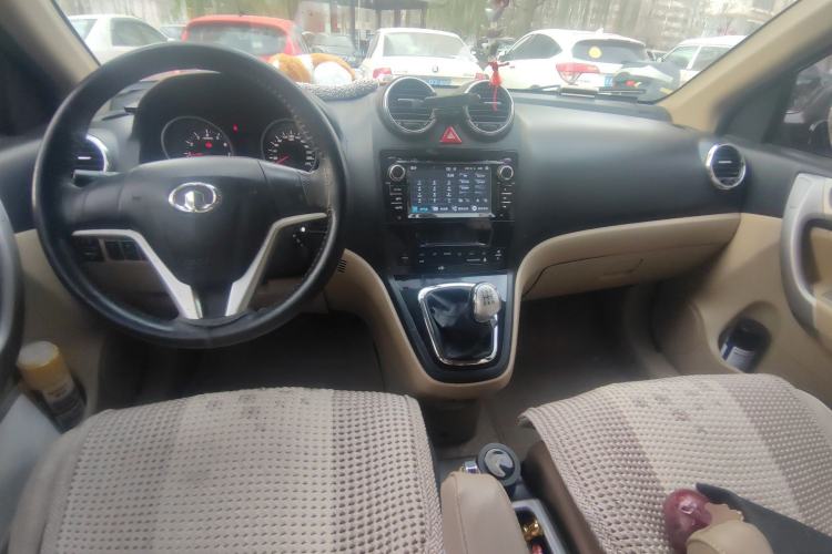 Used Haval H6 2011 2.0L Manual Two-Wheel Drive Urban Version Center Console