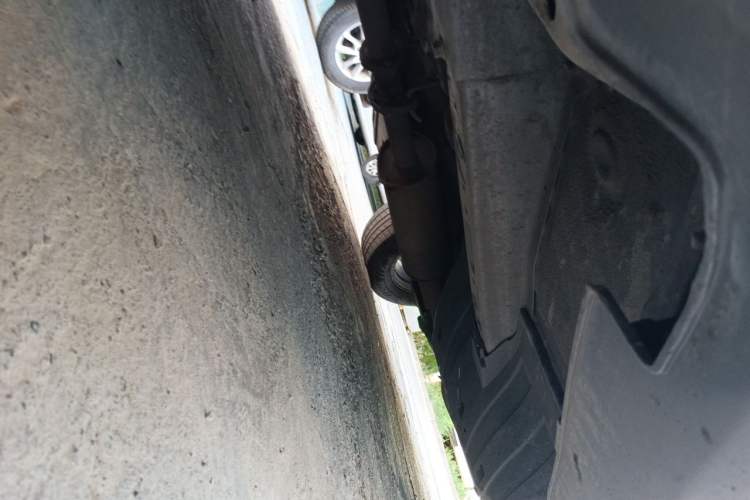 Used Haval H6 2011 2.0L Manual Two-Wheel Drive Elite Version Chassis Front Left