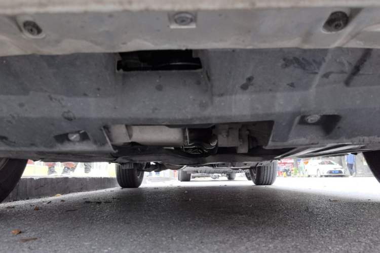 Used Haval H6 2011 Green Silence 2.0T Manual Two-Wheel Drive Urban Model Chassis Front