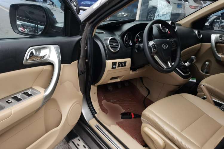 Used Haval H6 2011 Green Silence 2.0T Manual Two-Wheel Drive Elite Model Driver Seat