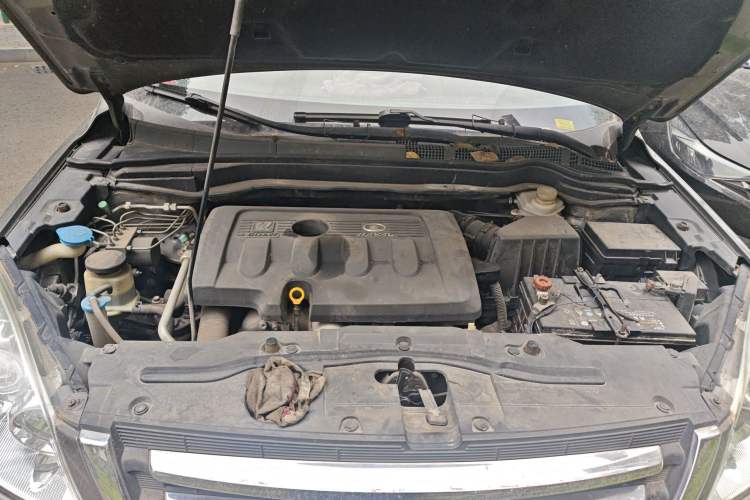 Used Haval H6 2011 Green Silence 2.0T Manual Two-Wheel Drive Elite Model Engine Bay