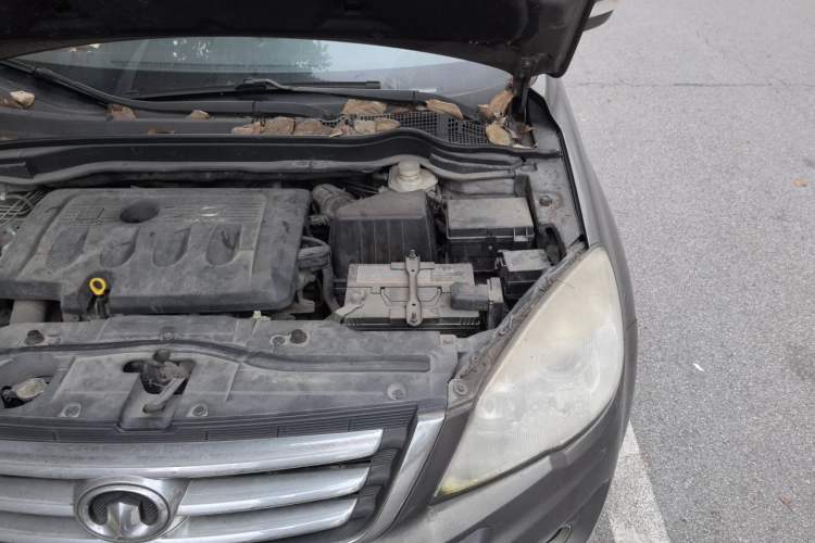 Used Haval H6 2011 Green Silence 2.0T Manual Two-Wheel Drive Urban Model Engine Bay Left