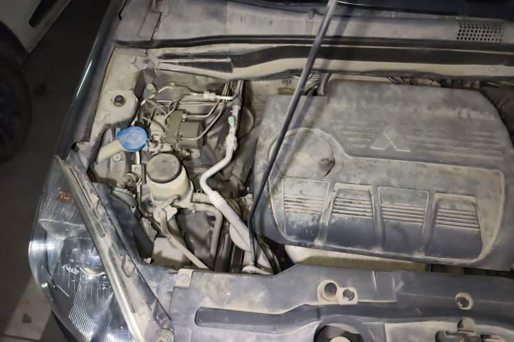 Used Haval H6 2011 2.0L Manual Two-Wheel Drive Elite Version Engine Bay Right