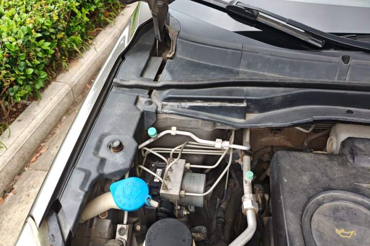 Used Haval H6 2011 2.0L Manual Two-Wheel Drive Elite Version Engine Bay Right