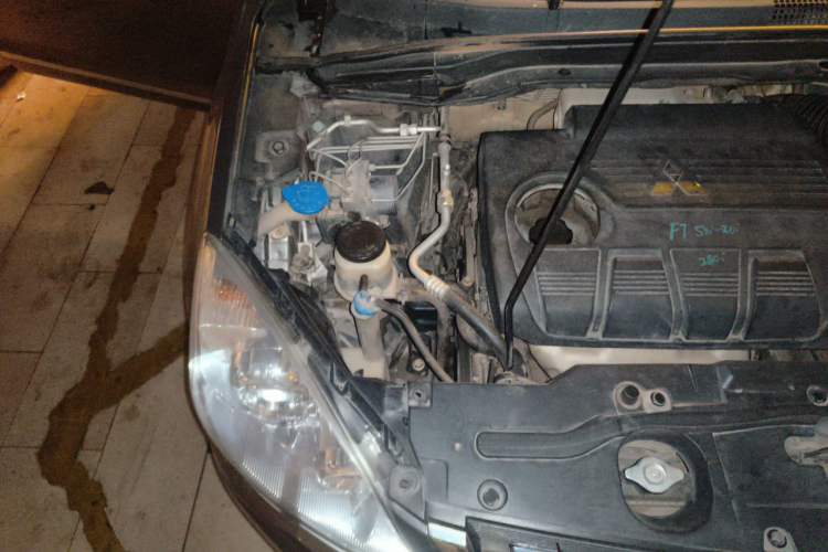 Used Haval H6 2011 2.0L Manual Two-Wheel Drive Elite Version Engine Bay Right