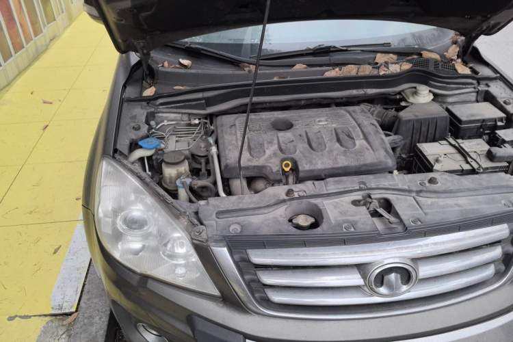 Used Haval H6 2011 Green Silence 2.0T Manual Two-Wheel Drive Urban Model Engine Bay Right