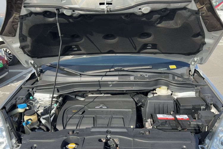Used Haval H6 2011 2.0L Manual Two-Wheel Drive Elite Version Engine Bay