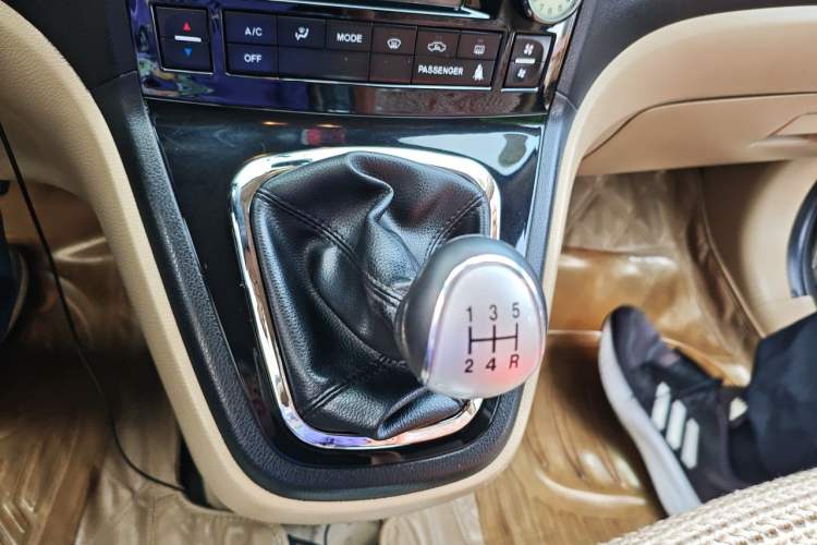 Used Haval H6 2011 2.0L Manual Two-Wheel Drive Elite Version Gear Lever