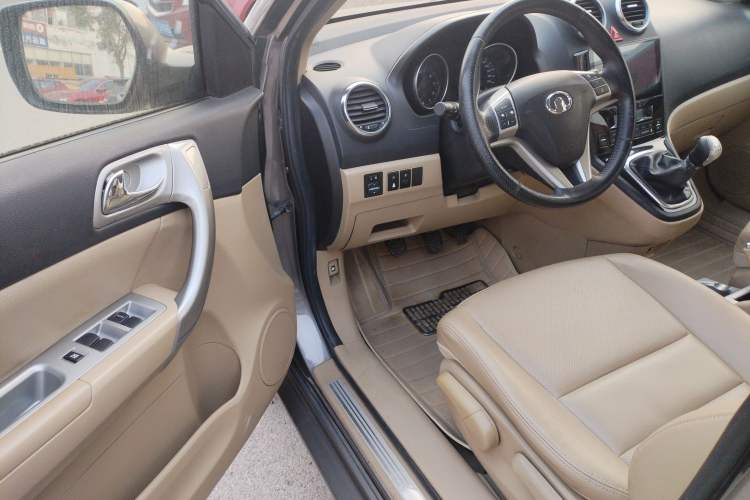 Used Haval H6 2011 2.0L Manual Two-Wheel Drive Elite Version Interior 2