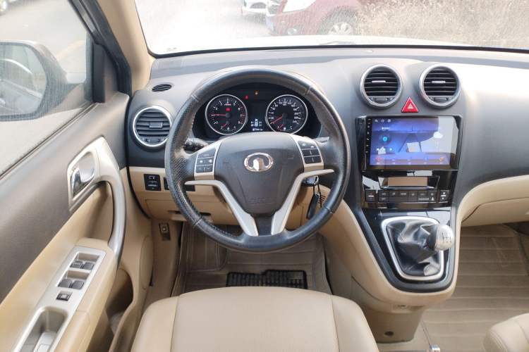 Used Haval H6 2011 2.0L Manual Two-Wheel Drive Elite Version Interior 4