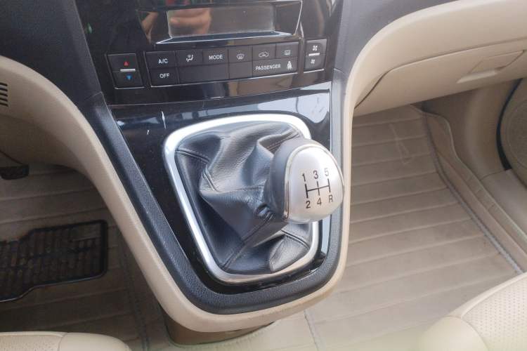 Used Haval H6 2011 2.0L Manual Two-Wheel Drive Elite Version Interior 8