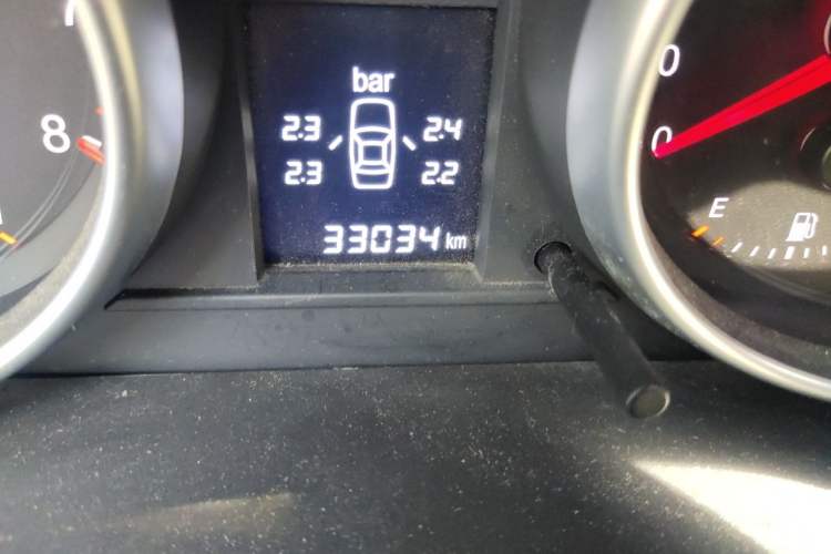 Used Haval H6 2011 2.0L Manual Two-Wheel Drive Elite Version Odometer Close Up