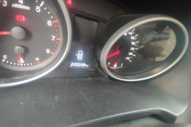Used Haval H6 2011 2.0L Manual Two-Wheel Drive Urban Version Odometer Close Up