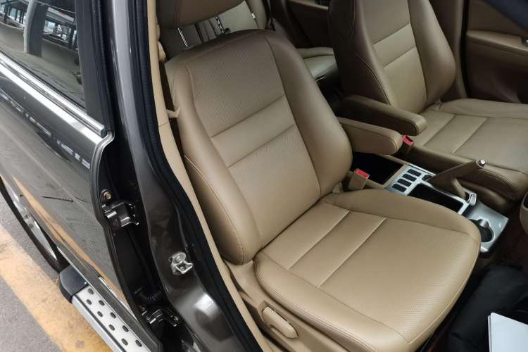 Used Haval H6 2011 Green Silence 2.0T Manual Two-Wheel Drive Elite Model Right Front Seat